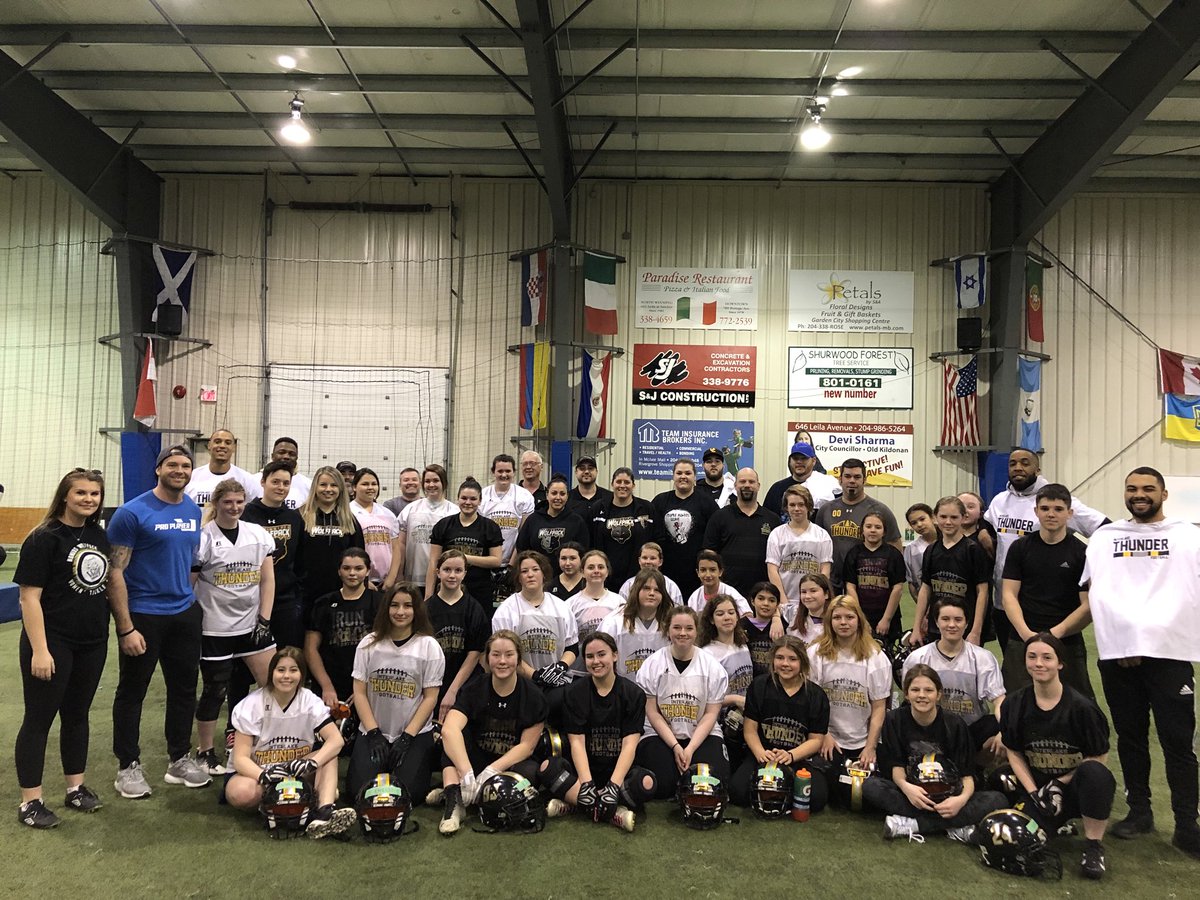 ProPlayerU's tweet photo. What a great weekend! Big thanks to the @InterlakeFtball Sr & Jr girls and all the guest CFL coaches who made this day possible! #proplayeru #winnipeg #football https://t.co/OhyQ99rawW