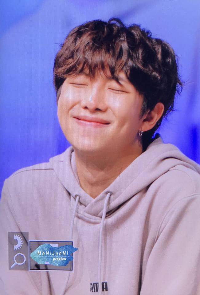 Jikook_1319's tweet photo. có sự đáng yêu ở đâu đây😍😍😍
#PremiosMTVMiaw #MTVBRKPOPBTS #RMDIMPLES @BTS_twt https://t.co/vt8ppt9nbF