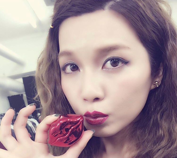 __aaa24love__'s tweet photo. あたしが愛用してるリップバームがあるんだけどずっとどこかで見覚えがあるなぁって思ったらうのみの写真のやつにくっそ似てるんだけど🤭笑   なんで気づかなかった😶 https://t.co/yLPFVFx33g