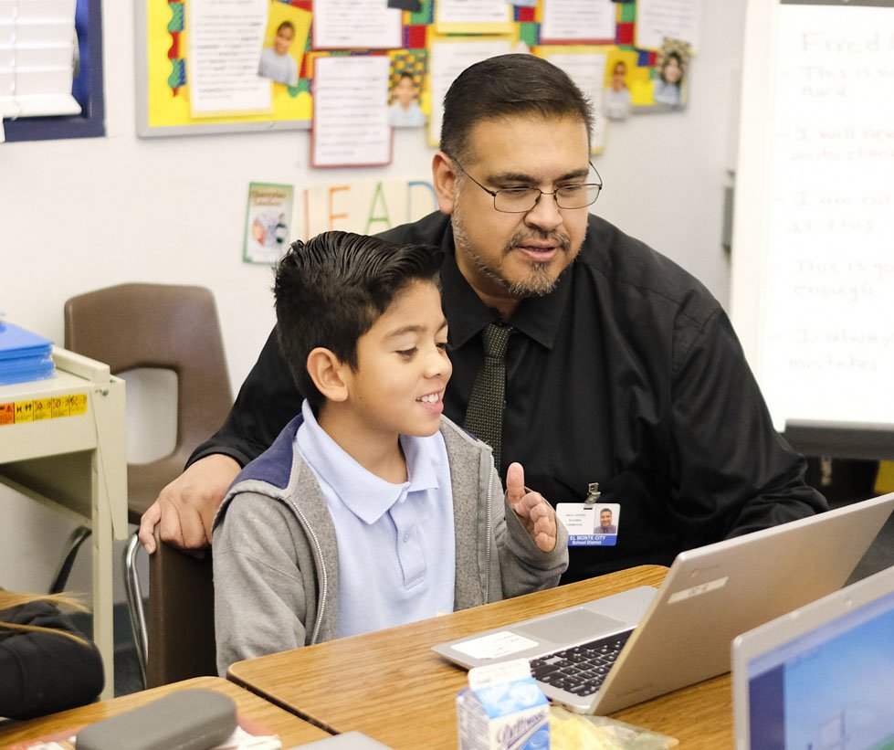 nokidhungry's tweet image. Need a little more #MondayMotivation? Be inspired by #HungerHero Art Arias, a 4th grade teacher from LA who makes School Breakfast happen every day: “When they&apos;re not fed well, their hunger affects their mood, their effort. They&apos;re tired — all these things keep us from learning.”