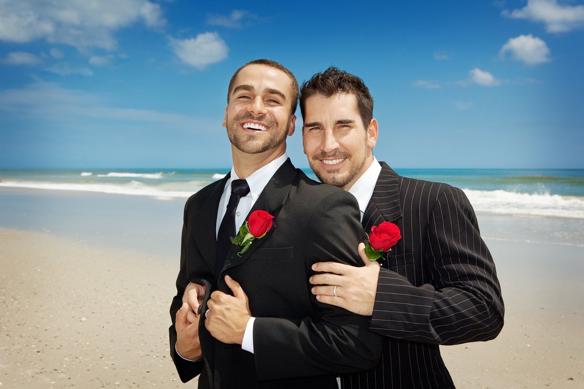 This article has some great tips for #samegender #weddings bit.ly/2IuLISK #simplyelegantyyc #skylineroomyyc
