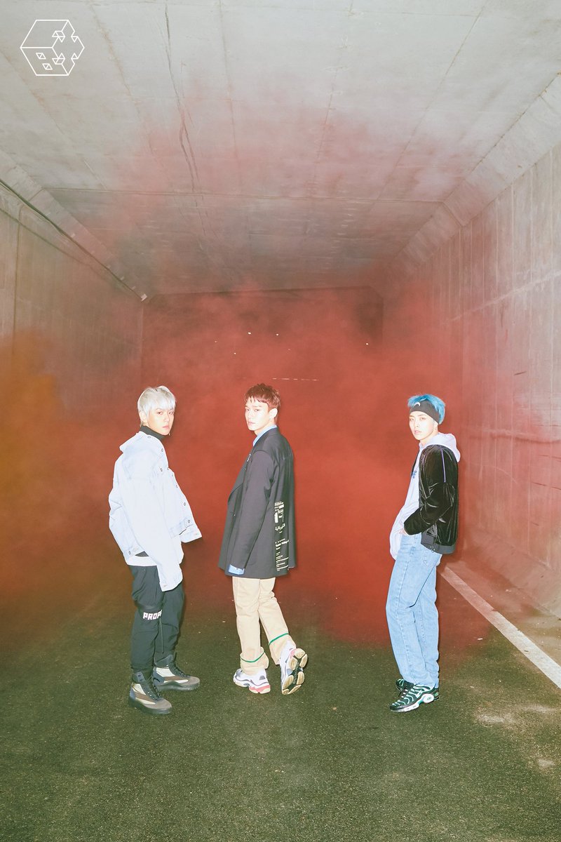 weareoneEXO's tweet image. #EXO_CBX #CHEN #BAEKHYUN #XIUMIN #BloomingDays #花요일