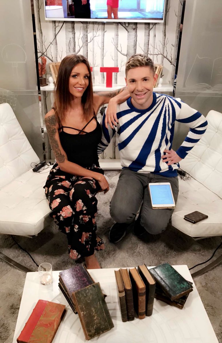 JuliaActus's tweet photo. #INFO : @OffJuliaParedes était aujourd’hui en tournage pour une nouvelle ITW « En toute intimité » avec @SamZirah. 🎥 Interview bientôt disponible ! https://t.co/a7cLehPrFc