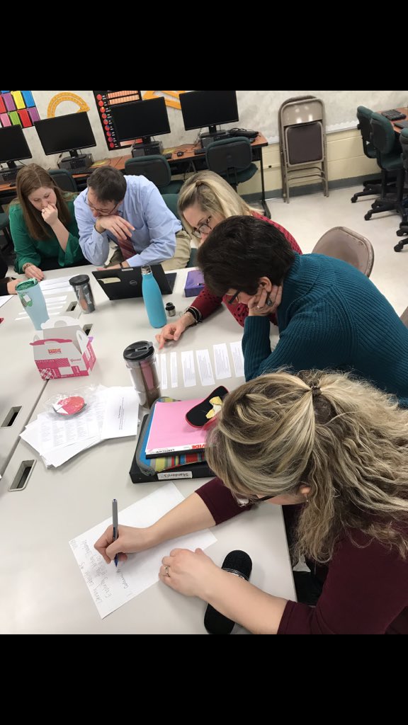 4th grade Ts diving deeper into the writing standards during our most recent labsite. #bravobburg