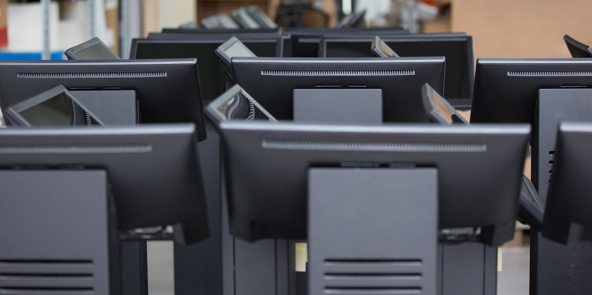 Questo mese per un nostro cliente nazionale abbiamo creato un progetto di comunicazione integrata: ben 80 leggii di dimensione 15" con software personalizzato. Nel dettaglio i leggii servono per visualizzare il menù del giorno, la composizione dei pasti e l’elenco degli allergeni