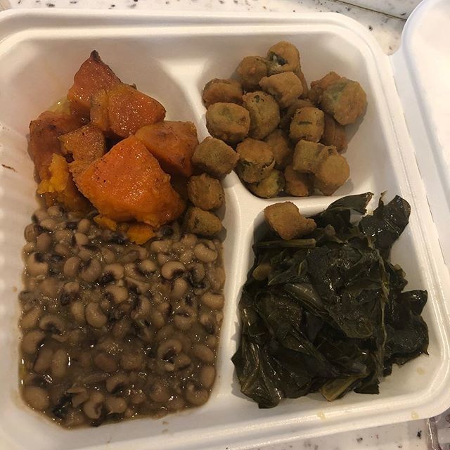jasonburris's tweet photo. Sometime when you travel for work and you are in the airport and you are wanting vegetables you gotta do what you gotta do #paschals #atlairport #blackeyedpeas #yams #collardgreens #okra
#soulfoodmonday https://t.co/hTynFB6WIn https://t.co/zabs1pwGpZ