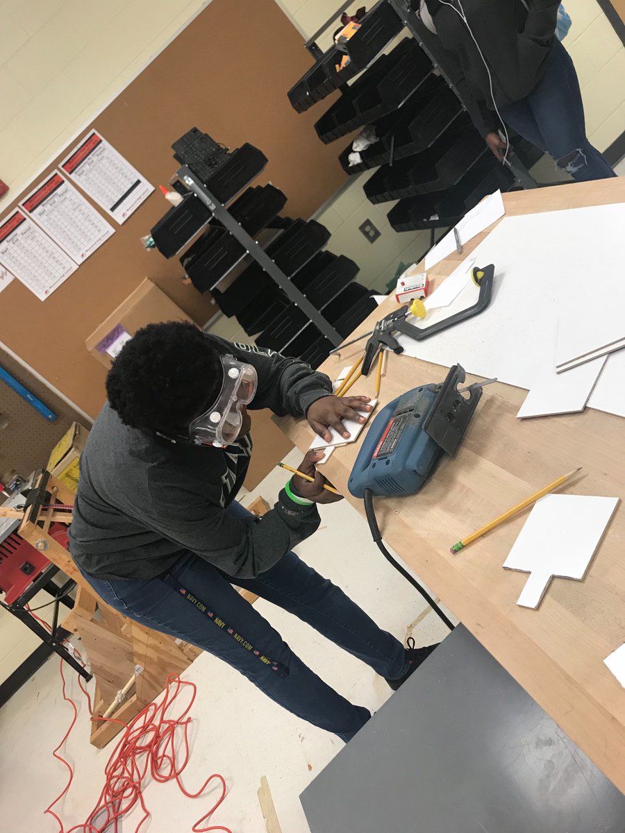 WHS_StudioD's tweet photo. Working On Our final products😁
#DLAG #STEMStuff https://t.co/6UFJ0N5wzB