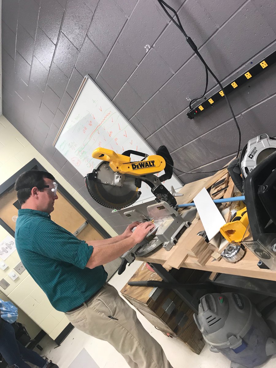 WHS_StudioD's tweet photo. Working On Our final products😁
#DLAG #STEMStuff https://t.co/6UFJ0N5wzB