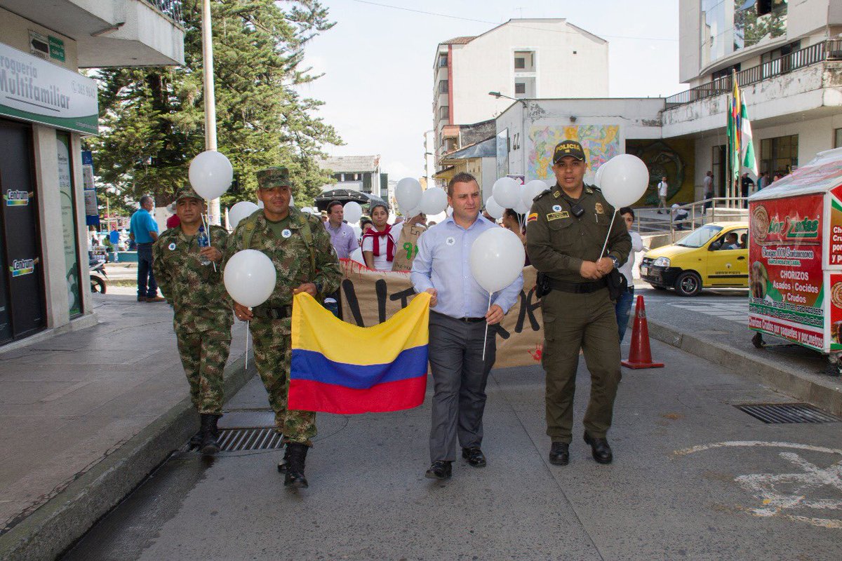 Alcaldiastarosa's tweet photo. Hoy se conmemora el día de la Memoria y Solidaridad con las Víctimas del Conflicto Armado en todo el país para recordar cómo nos afectaron décadas de violencia y cómo se están sobreponiendo las víctimas, quienes siguen adelante con sus proyectos de vida. @HAriasMejia @Micuel4 https://t.co/lAK4OxtzfS