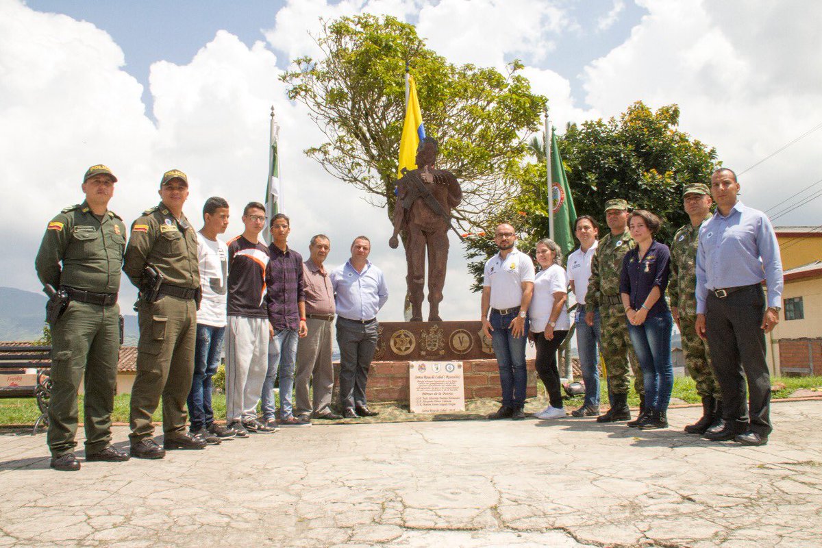 Alcaldiastarosa's tweet photo. Hoy se conmemora el día de la Memoria y Solidaridad con las Víctimas del Conflicto Armado en todo el país para recordar cómo nos afectaron décadas de violencia y cómo se están sobreponiendo las víctimas, quienes siguen adelante con sus proyectos de vida. @HAriasMejia @Micuel4 https://t.co/lAK4OxtzfS