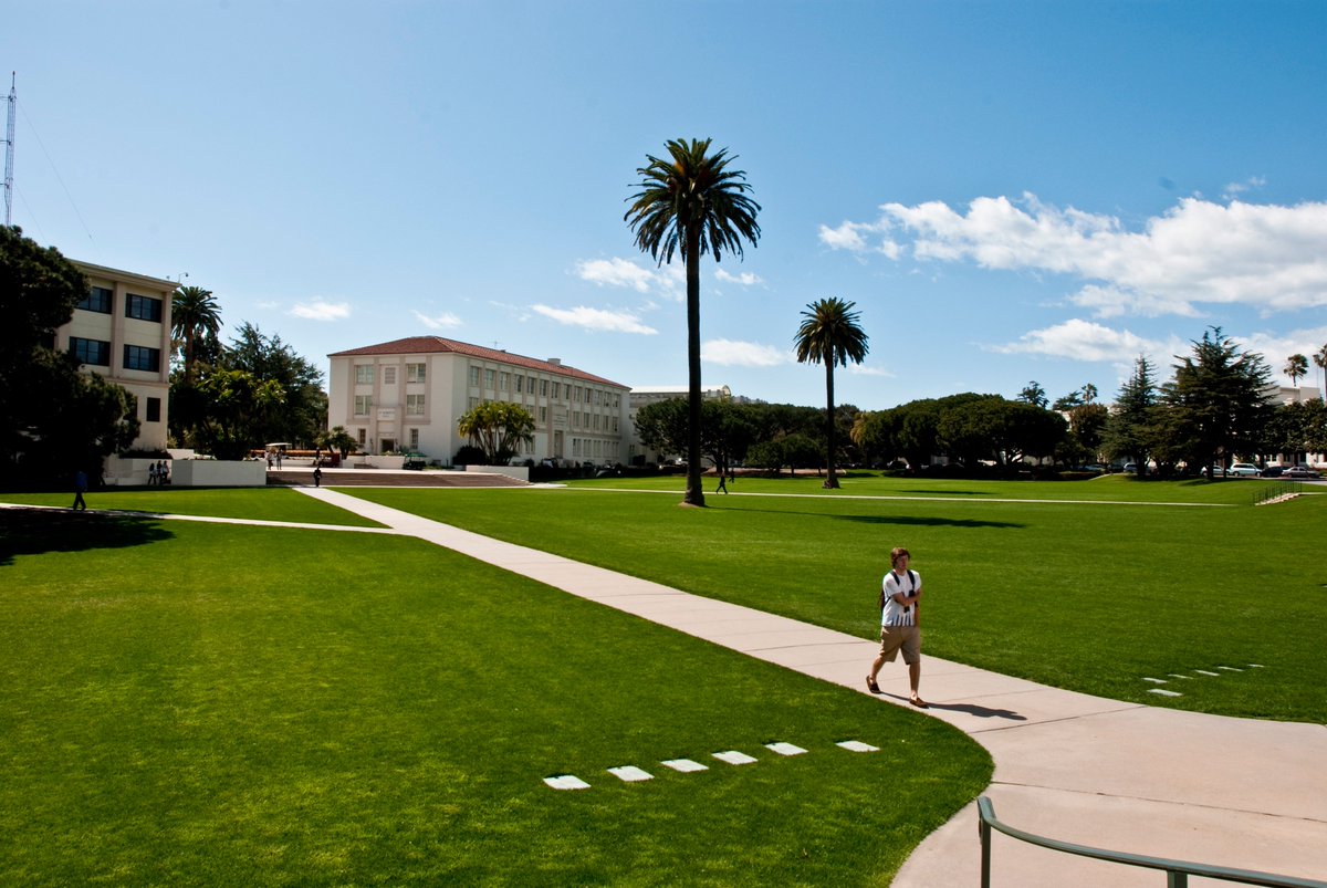 LMUAdmission's tweet image. Catch a glimpse of what it's like to roam the bluff as an LMU Lion in the first episode of our four-part series -- shot and produced by alums! 🦁
bit.ly/WelcomeBluff