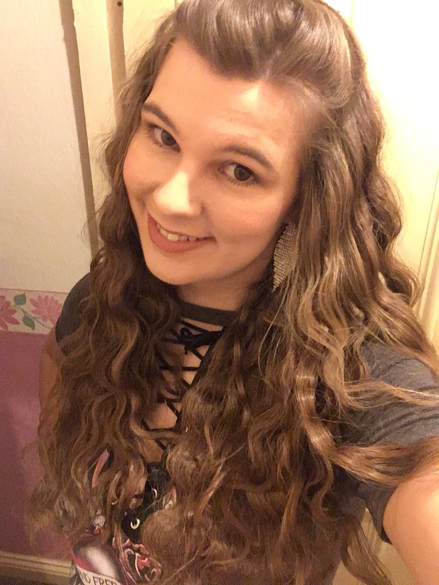 PrincessStephy9's tweet photo. On our way to see @Harry_Styles so so so excited!!! Ready to rock out! https://t.co/arjqrNKUkb