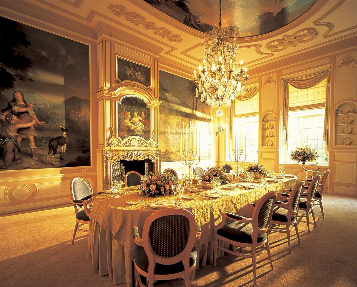 Monumental Monday! Op de foto ziet u onze Lodewijk stijlkamer. In de tijd dat het Landhuis werd bewoond door de familie Cremer werd deze ruimte in gebruik genomen als eetzaal. Hedendaags worden hier veel huwelijken voltrokken.