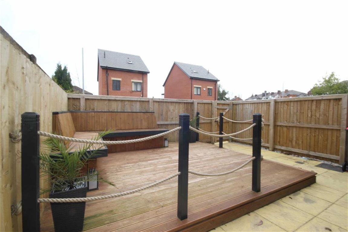 NEW LISTING! This great 3 bedroom modern home is available in the #Swinton area. We highly advise you book a viewing ASAP for this property bit.ly/2H7KkZ7