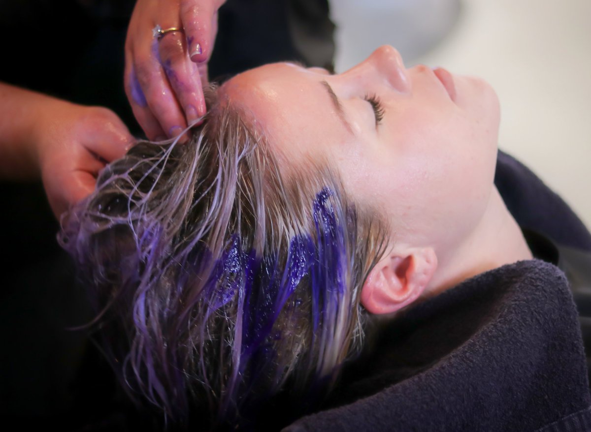 SocialBMMG's tweet photo. Starting to nail these commercial salon shots 📸 Say no to stock, go custom! Your company deserves it's own images! 
•••
#photographer #photography #photogram #promo #marketing #socialmedia #socialmediamarketing #socialbutterfly #beautiful #gorgeous #stock #salon #shampoo https://t.co/soqSIiiROu