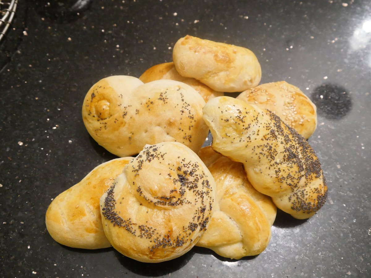 devoncookery's tweet image. #Breadmakingworkshop #Devon 6 breads and Pizza -full day 26/4/2018 0930 start facebook.com/cookerycourses… late lunch &amp;amp; Wine !
