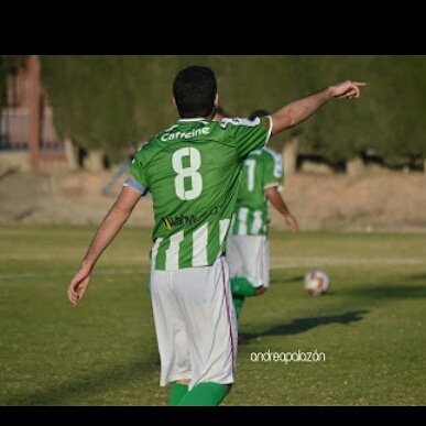 Alvaro_42_6's tweet photo. Preocúpate por tu compañero, ayúdale a encontrar su mejor nivel, de él depende el rendimiento que vas a dar en el campo. Trabajar y jugar para el conjunto, porque tu éxito dependerá del rendimiento del EQUIPO.
Ayer fuimos más que nunca EQUIPO.
Orgulloso de los míos. #vamosudi https://t.co/pBtXP1atLO