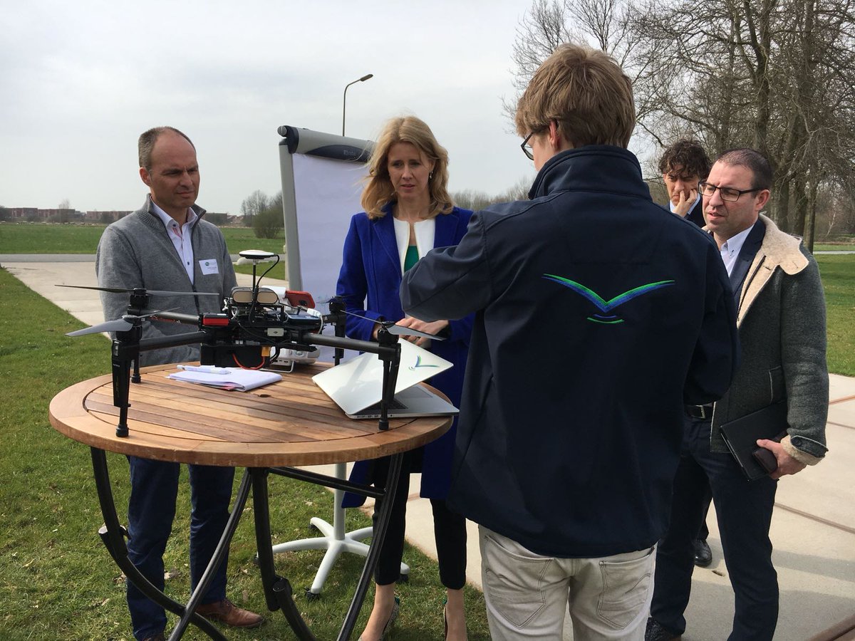 provgroningen's tweet photo. Groningen: de digitale provincie bij uitstek. Het werkbezoek van @MonaKeijzer van vandaag leidde langs big data, cyber security, startups, snel internet en 5G-verbinding https://t.co/l7YKjZwb6A https://t.co/u83df08DUt