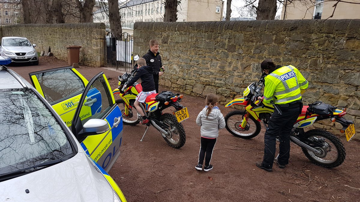 PSOSNWEdinburgh's tweet photo. PC's Nev, Sarah &amp; Tony visited Bumblebee Sports Easter Holiday Club in Trinity today &amp; found some buzzing recruits! #operationorbit #operationsoteria https://t.co/6vbmC9Nfqx