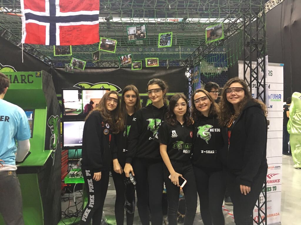 team6459's tweet photo. #tb #istanbulregional2018 ❤️🖤💚 #first #frc #firstpowerup2018 #team6459 #6459 #agrobotik #morethanrobots #omgrobots @XSHARC6838 https://t.co/KXPjN92YK7