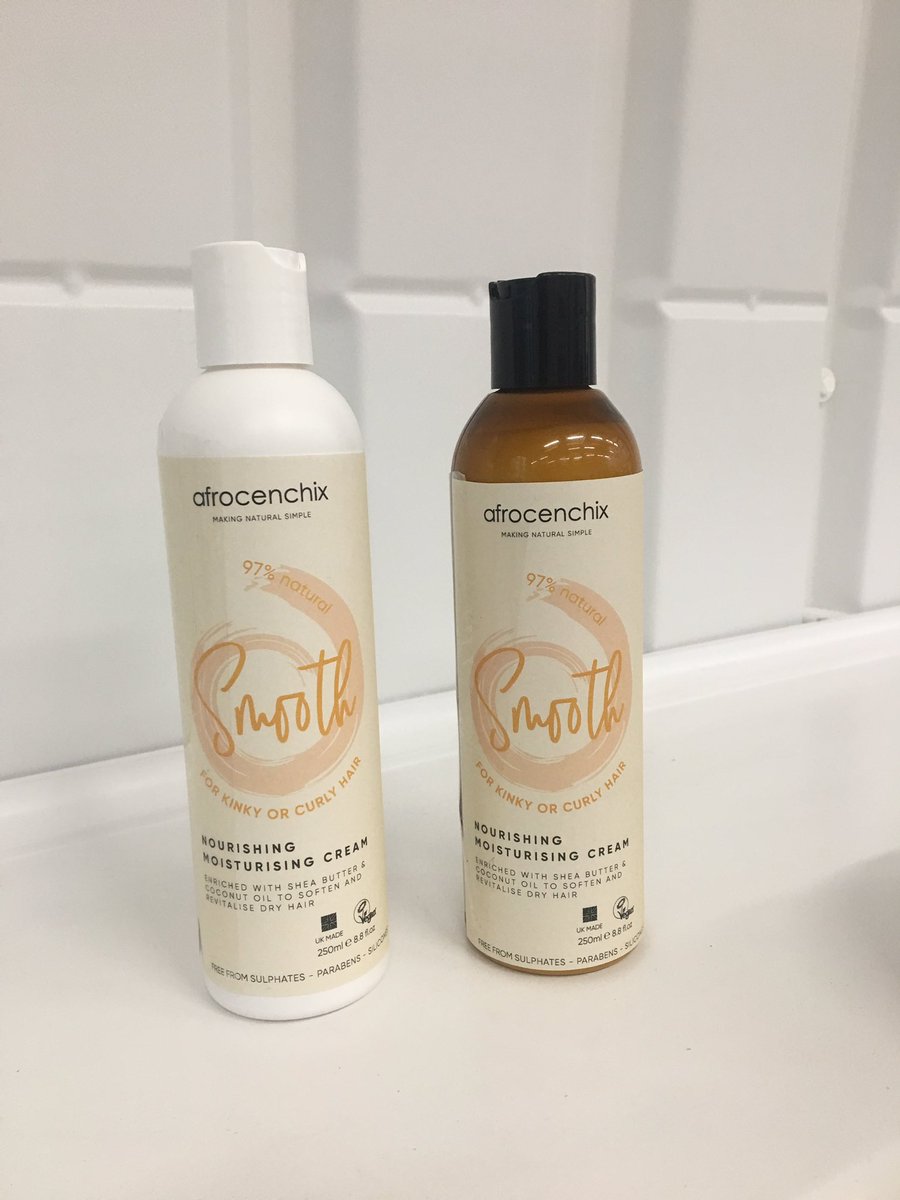 Afrocenchix's tweet photo. We're changing our look 👀
We need your help 🙏🏽
Tweet us which bottle you prefer
'White is alright 👍🏽' for white bottle
'Brown for my crown 👑 ' for brown bottle 😁 https://t.co/J7zoIy1bAU