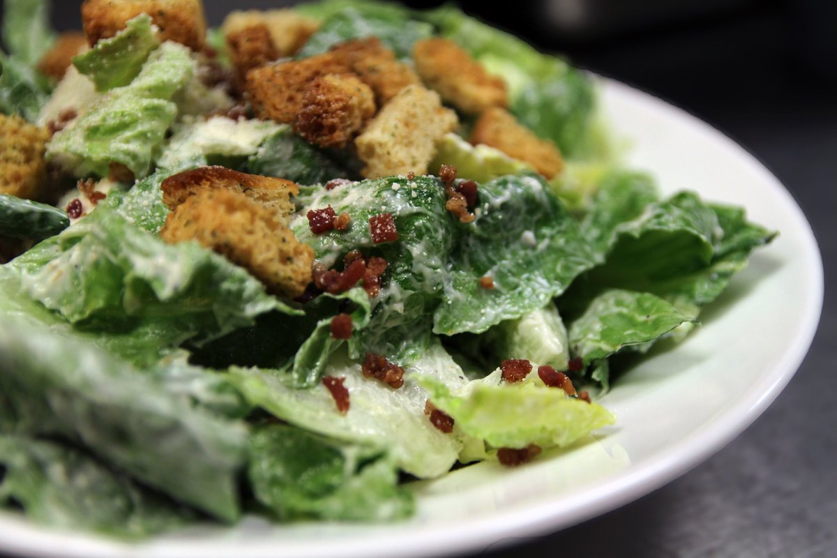 madisons450's tweet photo. Salade César classique, un incontournable! https://t.co/gHjBLwRjC7