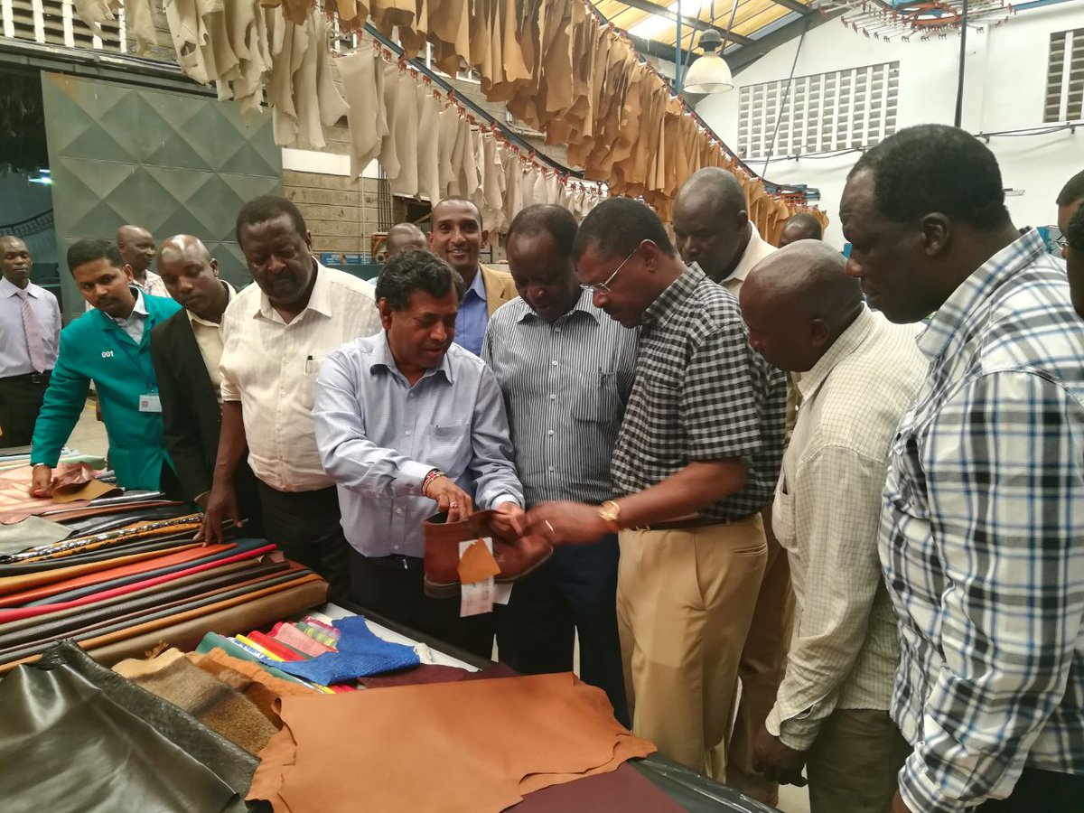 Gov_Ottichilo's tweet photo. Joined by @GovWOparanya @Wetangulam @MusaliaMudavadi at @AlpharamaLtd in Athi River, the largest hides &amp; skins processing plant in Africa. Potential investors in western Kenya to exploit &amp; build up the leather economy in our counties. They'll be visiting Vihiga County next week https://t.co/KOkrplsc4q