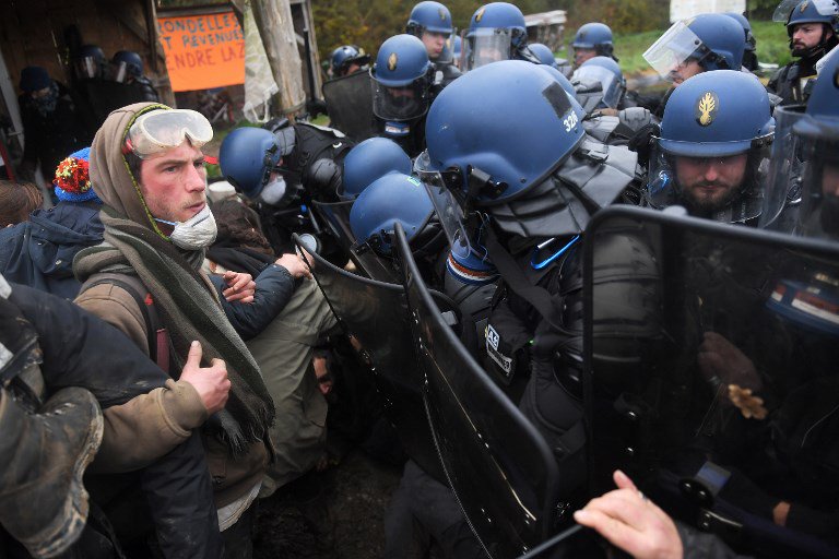 #France : Le ministère de l'Intérieur n'a pas vocation à empêcher les journalistes d'accéder à certains lieux, ni à fournir des images officielles. La #presse doit pouvoir couvrir librement Notre-Dames-des-Landes #NDDL