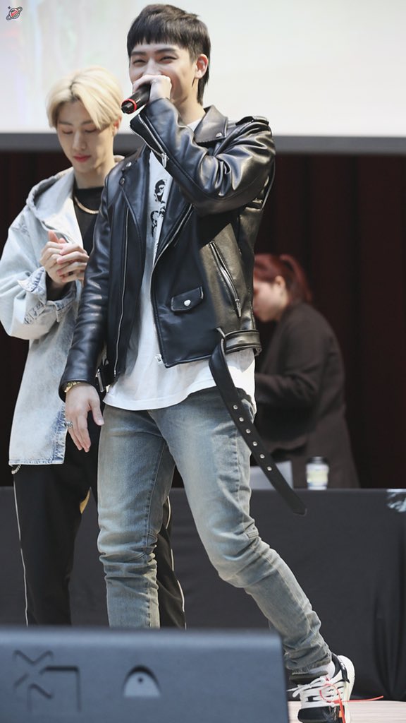 NoRush0106's tweet photo. 180407 명동팬싸 HQ

       👶🏻🙊

#재범 #JB #갓세븐 #GOT7
  #LOOK #Eyesonyou https://t.co/eaJ1fkJXn9