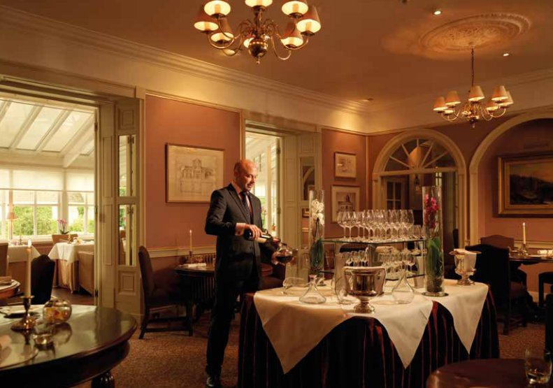 Dev_Hotels's tweet photo. We have a #vacancy for a full-time Chef de Rang for the Burlington Restaurant! 👀 Discover more at https://t.co/ylYNWbzMRn ✨ To get in touch, call us on 01756 718121
or email hr@devonshirehotels.co.uk @yorks_jobsboard #Yorkshire #Job https://t.co/HVCudA1NqW