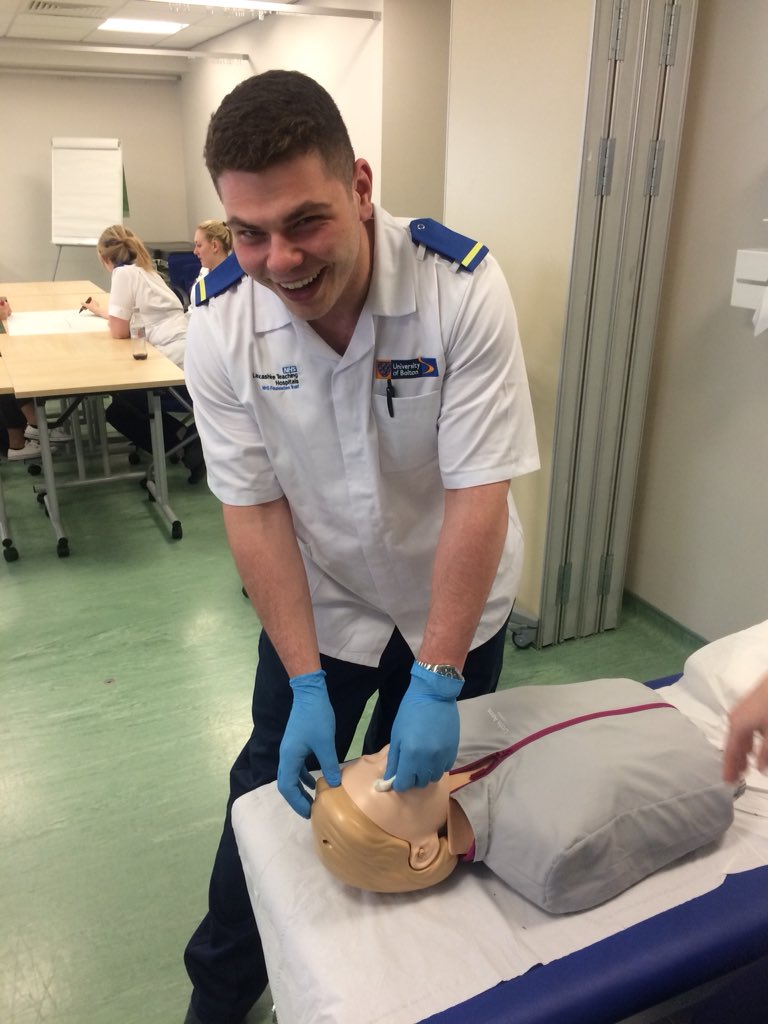 Jo_scarb's tweet photo. #feb18 @BoltonNursing lancs group getting to grips with #essentialsofcare #skillsweek #nursetraining #studentnurses #1stplacement #newbies https://t.co/wBwjw6TORZ