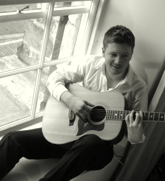 The weekend is almost in sight! @thestevejward is here to keep you entertained! #livemusic #almosttheweekend