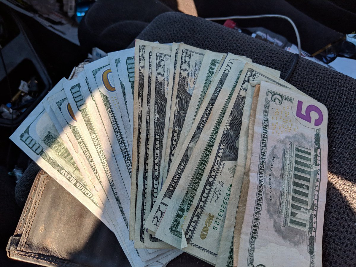 GrahamJullian's tweet photo. Help a friend they say, it's rewarding they say. Oh wait what's that. The pay is good too. #theywerentlying https://t.co/U04Vl1dQg7
