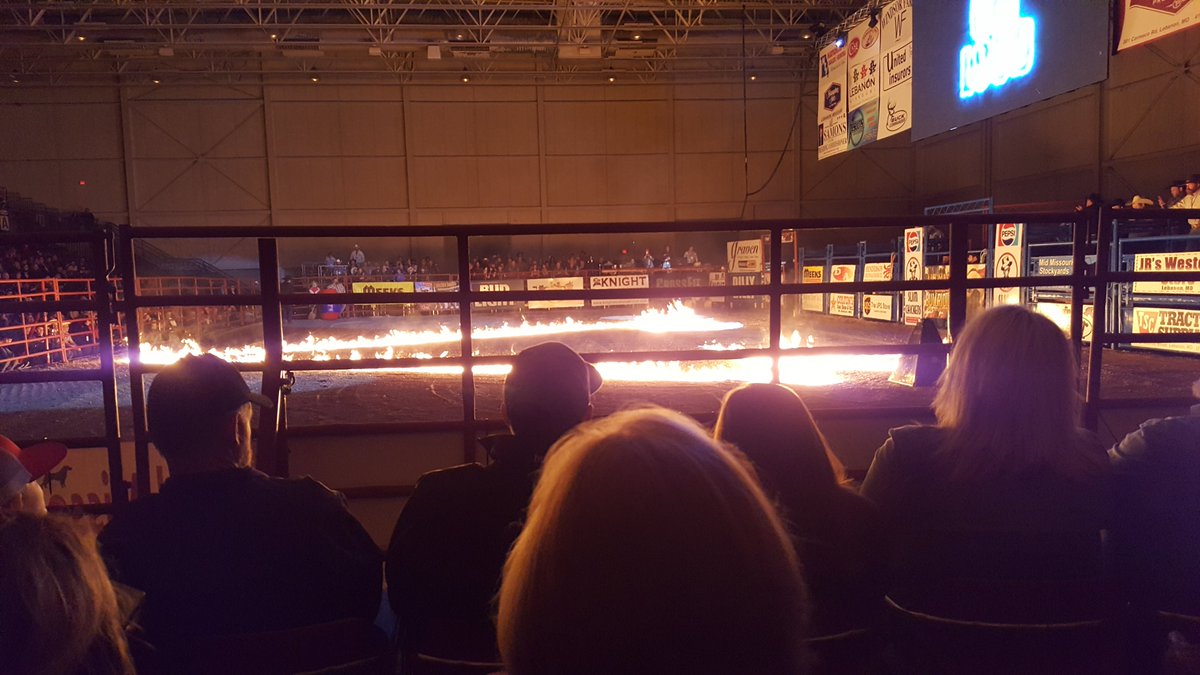 MeeksLumber's tweet photo. We had a blast at the @CBRbull Horizon Series Sho-Me State Shootout in Lebanon on Saturday. @MeeksLumber loves to be a part of community events, especially when they are so fun to watch. Thank you @CBRbull for putting on such an amazing event. #Meeks #Lumber #TheBuildersChoice https://t.co/021RTKbuN9