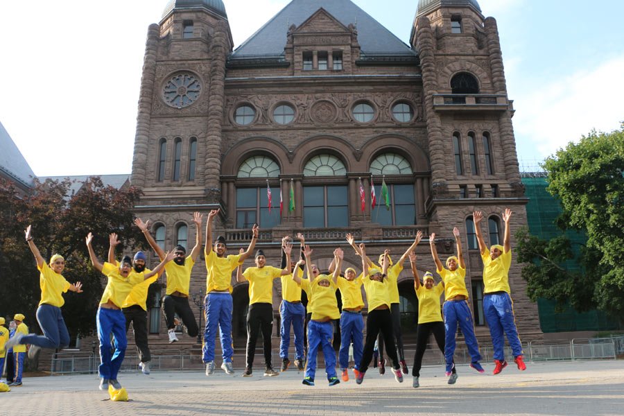 ggscf's tweet photo. hospitals across Canada. We donated $14K to a hospital in each of the 10 provinces we ran through. Another $14K was given to support a health clinic for young children/mothers in Liberia, Africa. We are proud to be Sikh Canadians. #AskSikhCanadians #SikhHeritageMonth #ggscf
3/3 https://t.co/4Esy3IeLFg