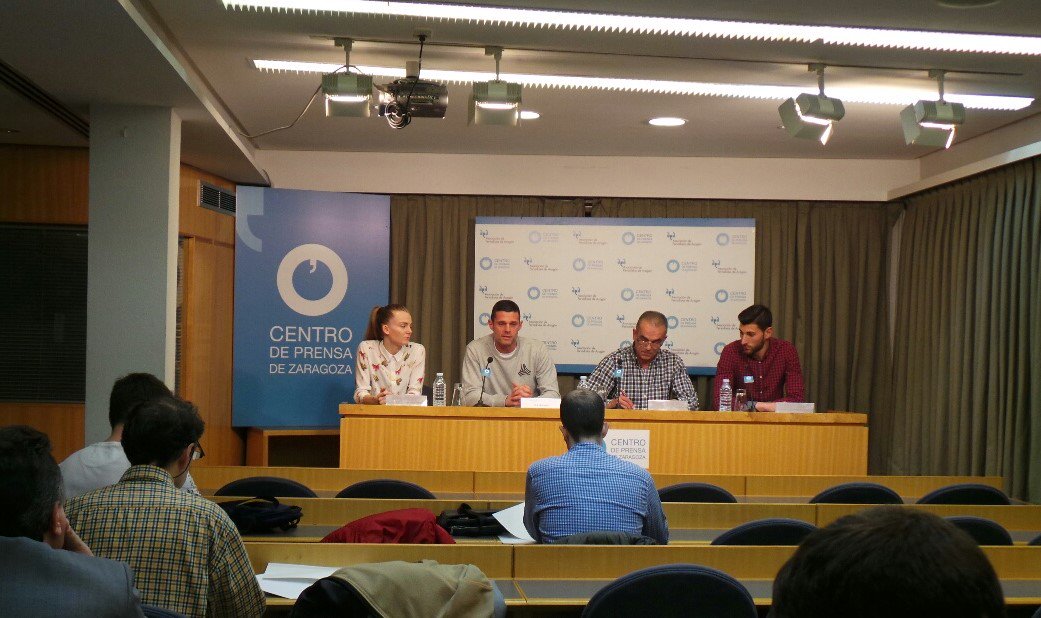 _usj_'s tweet photo. Presentación del Congreso Internacional de Porteros de la USJ y @futbolemotion con @alvaroraton del @RealZaragoza, @eSullastres del @ZaragozaCFF, @PedroMayo25 manager de @futbolemotion y José Luis Arjol, director del Congreso ⚽️⚽️ ¡El 25 y 26 de mayo te esperamos en la USJ! https://t.co/RDEFlIt91f