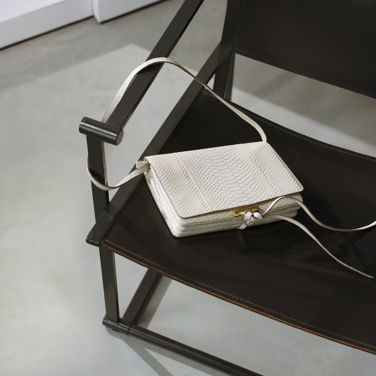 StellaMcCartney's tweet photo. Chic, classic and made with cruelty-free alter-croc. The #StellaFlo bag is the perfect style for day or night: https://t.co/XQ0FMFNzbG https://t.co/OozRyxZUOP