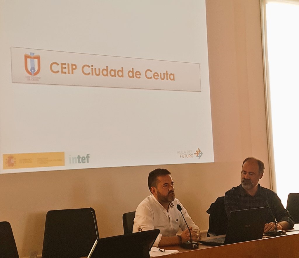 ftsaez's tweet photo. Entramos ahora en el detalle del #AuladelFuturo en #Ceuta gracias al #CEIPCiudaddeCeuta de la mano de @fjaliga. #fcl_es #fcl_eu https://t.co/s7ZMn8RziV