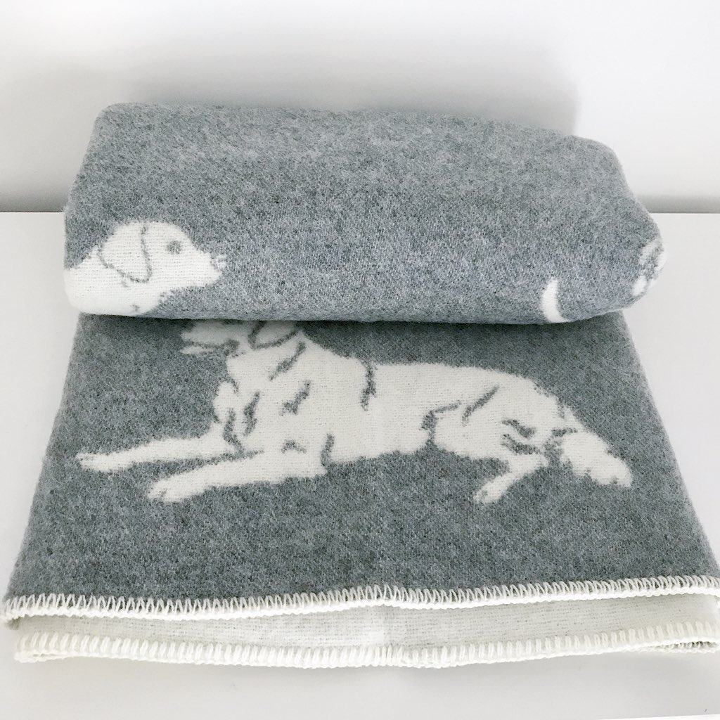RowanTreeGifts's tweet photo. Reversible #wool #dog #blanket #throw 😍 now on line https://t.co/Nzvep2TKDu https://t.co/ilaVGgX8YP