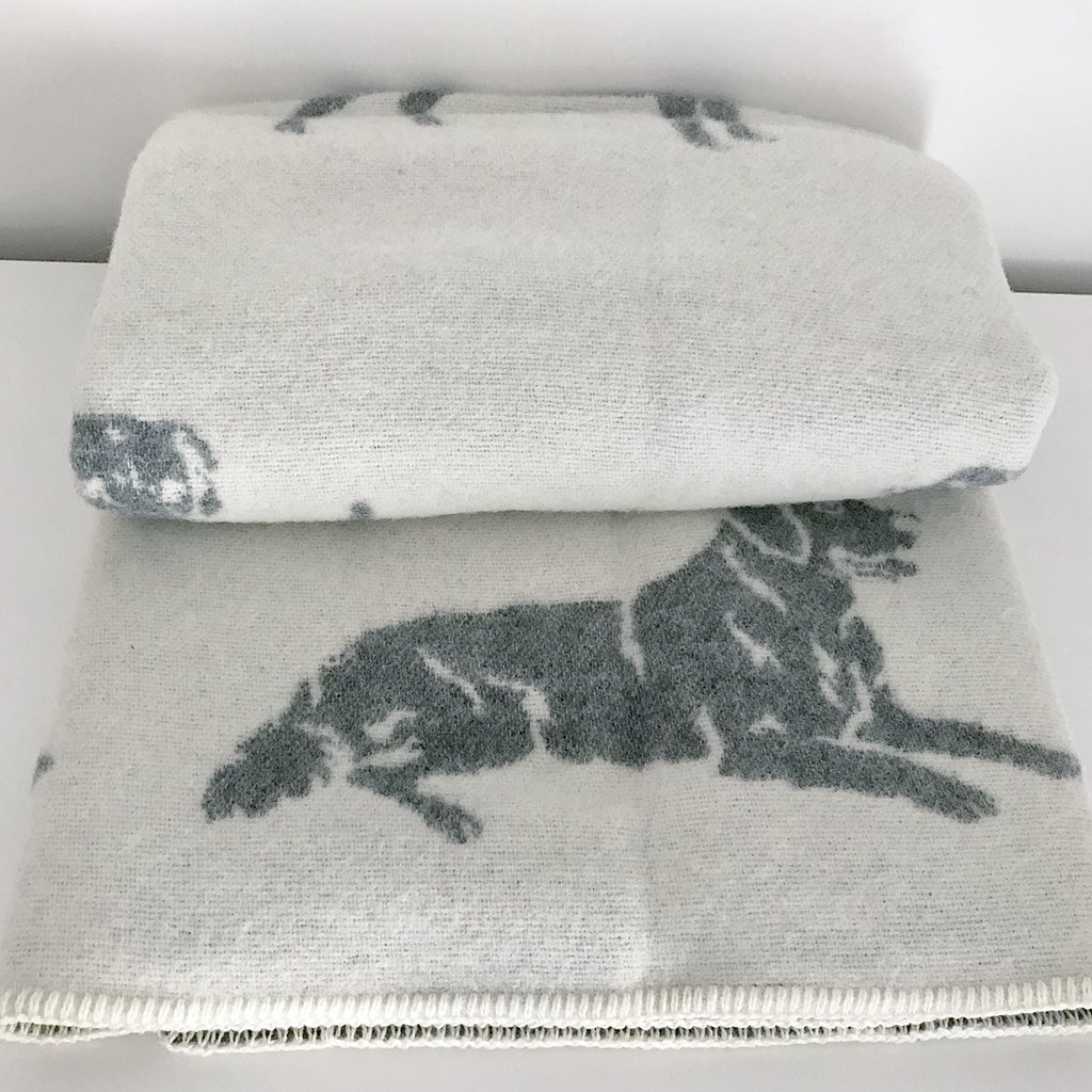 RowanTreeGifts's tweet photo. Reversible #wool #dog #blanket #throw 😍 now on line https://t.co/Nzvep2TKDu https://t.co/ilaVGgX8YP