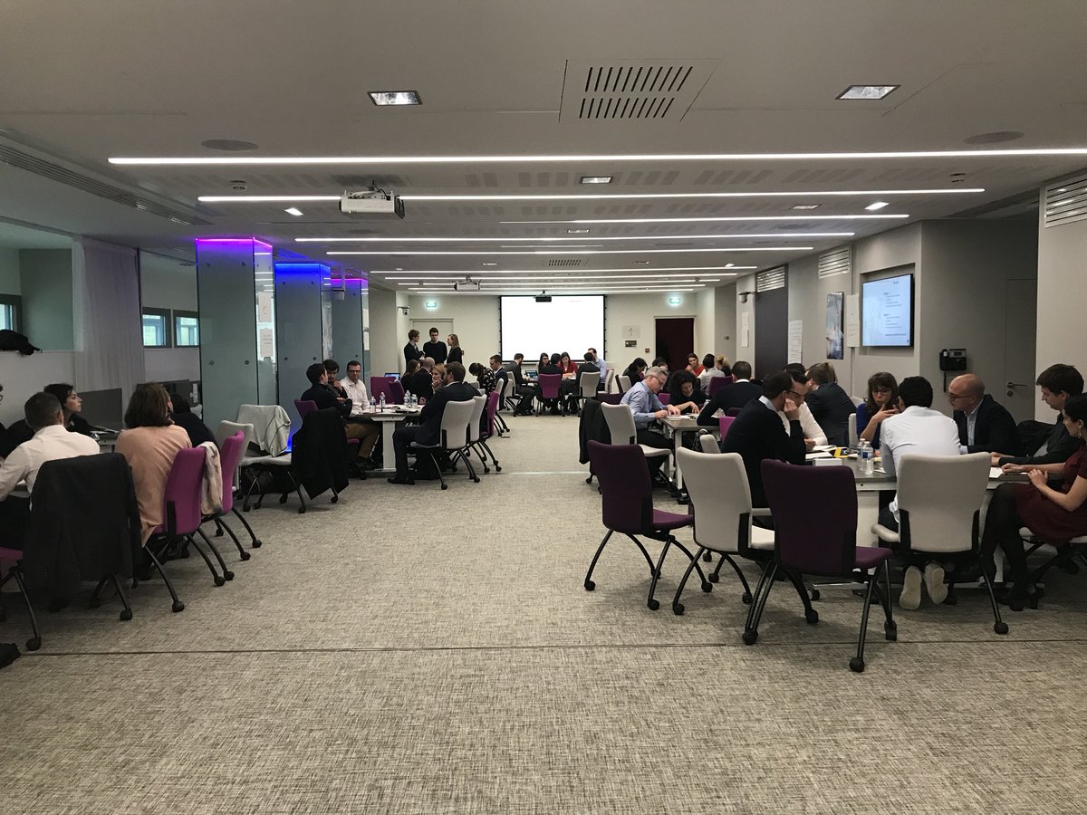 Troisième session du programme #AXAforChange. Après un temps de travail sur leur #businessmodelcanva les groupes présentent pour la première fois leurs projets à des mentors lors de #crashtests <a href="/AXAFrance/">AXA France</a> <a href="/AXA/">AXA</a> <a href="/AGarrouste/">Audrey Garrouste</a> @jonasguyot