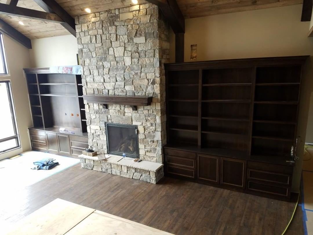 DakotaWallSys's tweet photo. Now that's a fireplace we could cozy up to! Great design by Amdahl Construction!! We are honored to have our stone featured in the beautiful custom home! 
#dakotawallsystems #dakotawall #dws #siouxfalls #southdakota #hifromsd #fireplace #cozy #design #naturalstone #supplier https://t.co/D5bAGOSTa7