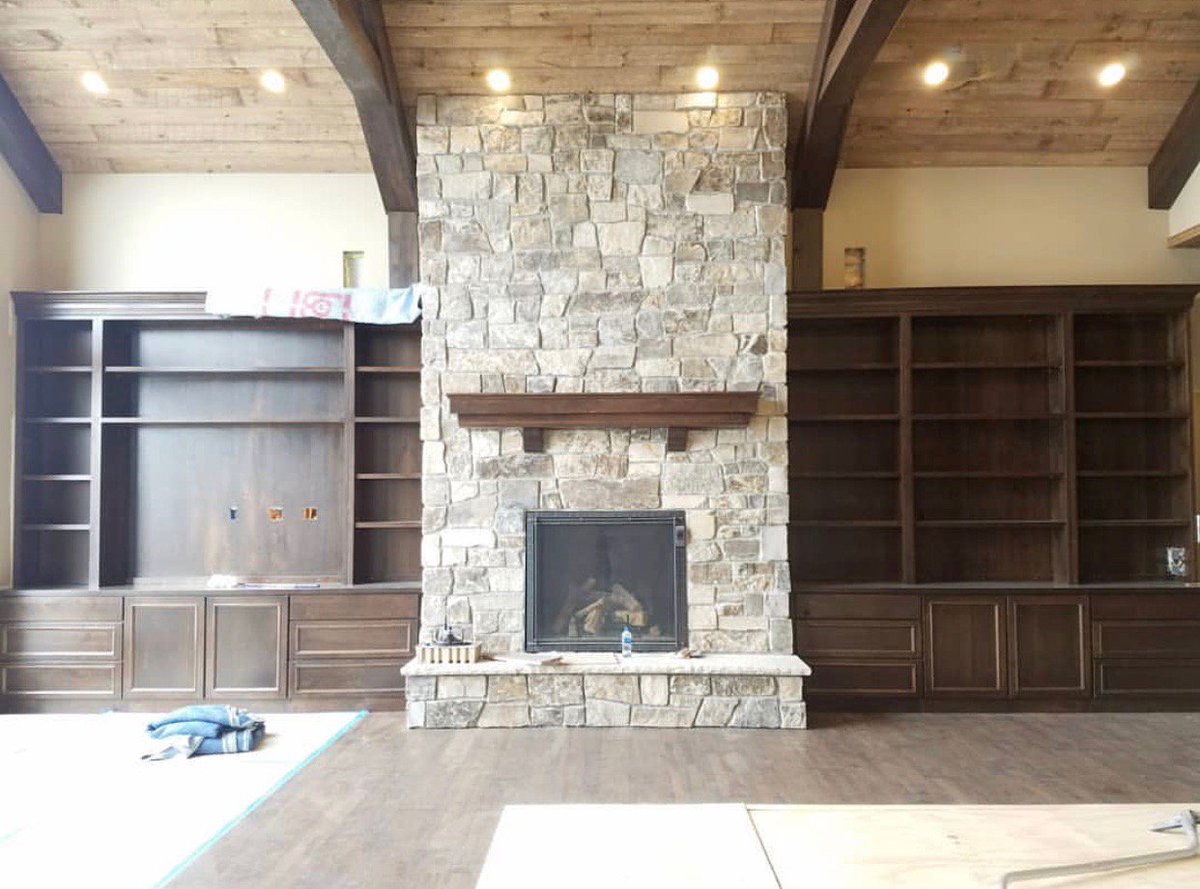 DakotaWallSys's tweet photo. Now that's a fireplace we could cozy up to! Great design by Amdahl Construction!! We are honored to have our stone featured in the beautiful custom home! 
#dakotawallsystems #dakotawall #dws #siouxfalls #southdakota #hifromsd #fireplace #cozy #design #naturalstone #supplier https://t.co/D5bAGOSTa7