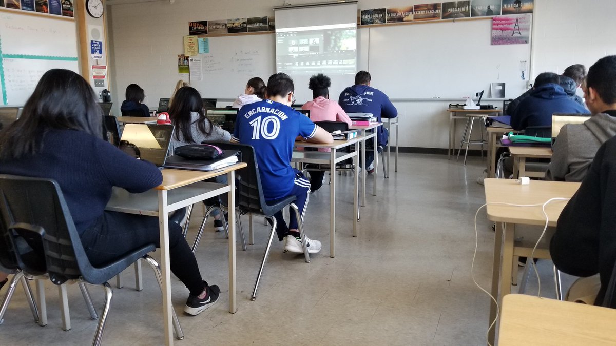 ChrisTaylor_OCT's tweet photo. Mme. Giguere's gr. 10 FI students at @DAWSSPrincipal had a lot of fun working their way through re-creating the @WeVideo tutorial video. 🎬🎥🇫🇷👍 Even better was their enthusiasm and creativity in adding their own take on it by remixing it. @FSLDDSB #DDSBshift #fsledchat #frimm https://t.co/Z5G6A2x02k