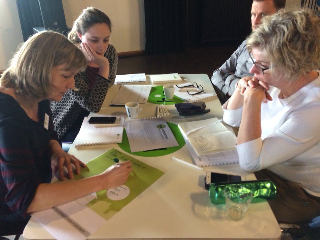 MoniqueBollen's tweet photo. Positieve reacties van cursisten op Trainingsdag #wonenzonderaardgas van het @HIERklimaat bureau. Ook leerzaam om training over ‘hoe organiseer ik een bewonersavond’ te geven, zeker dankzij de reacties van een bewonerspanel op de plannen van de cursisten. https://t.co/lMZ9upVMSu