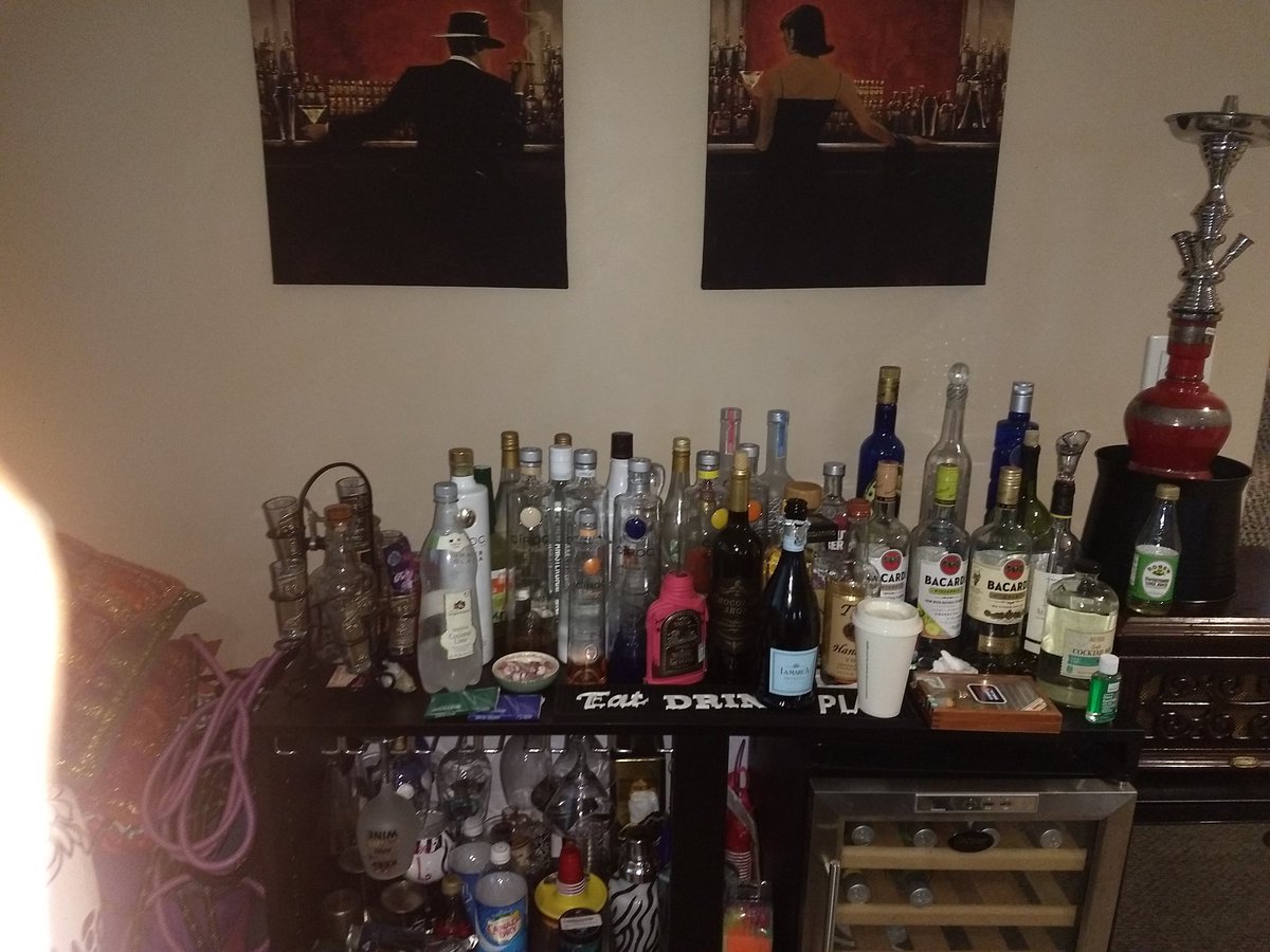MrAskWhy3's tweet photo. That moment when you realize that getting drunk to get rid of a hangover doesn't work. 🍹🙃🍻😰 https://t.co/dHia3OZvZM