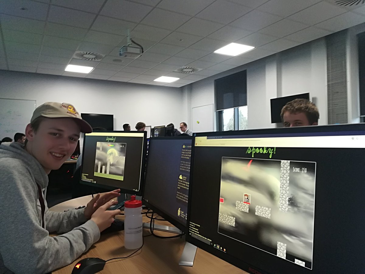 Dragophonix's tweet photo. Team Llandaff 😎 #schooloftechnologies #internationalweek #cardiffmet https://t.co/7IRpkFL8A4
