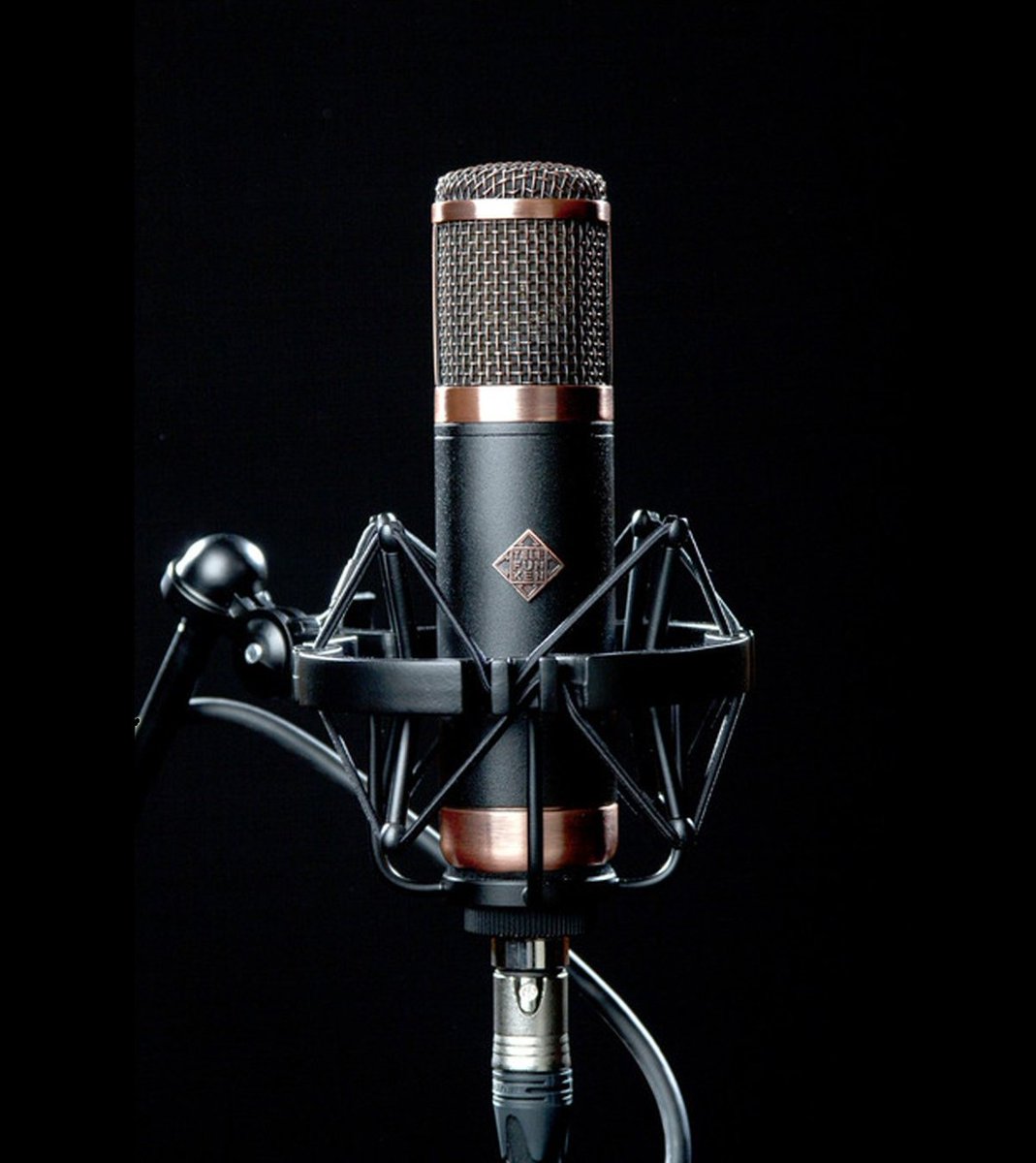 CSS_Audiovisual's tweet photo. Telefunken CU-29 “Copperhead” es un microfono de condensador a válvula de gran diafragma con patrón polar Cardioide.
Un microfono de COBRE que vale su precio en ORO...... pero que tiene un precio sorprendentemente asequible.
#CSS_Telefunken https://t.co/HLZyW4FmVQ