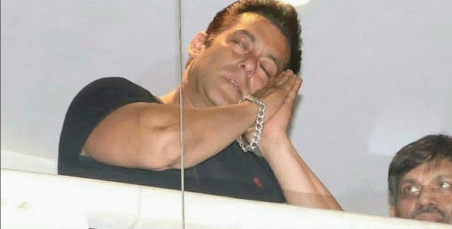 FunWithHashtag's tweet photo. Rajasthan Royals right now. 

#RRvSRH https://t.co/0BaZPhyW0K