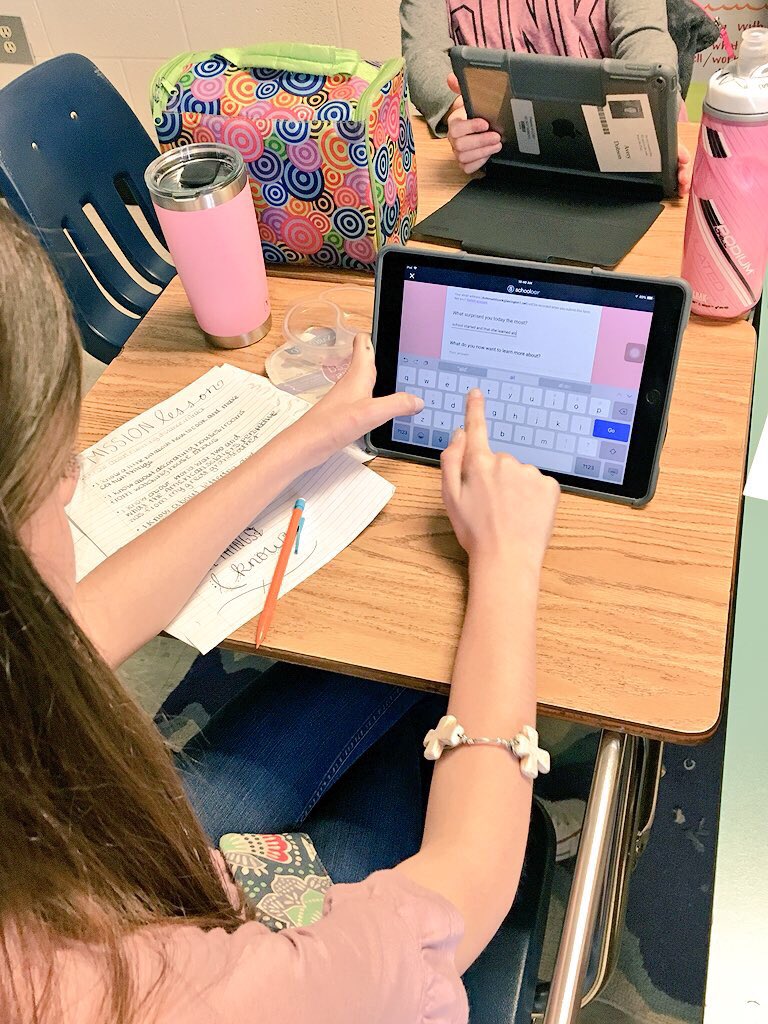 IveyFHomer's tweet image. Today, a 7th grader taught me the basics about welding, which she learned from her dad. “When you learn, teach, when you get, give.”  (Maya Angelou) #TheMoreYouKnow #LMSMissionLesson @LexingtonMiddle